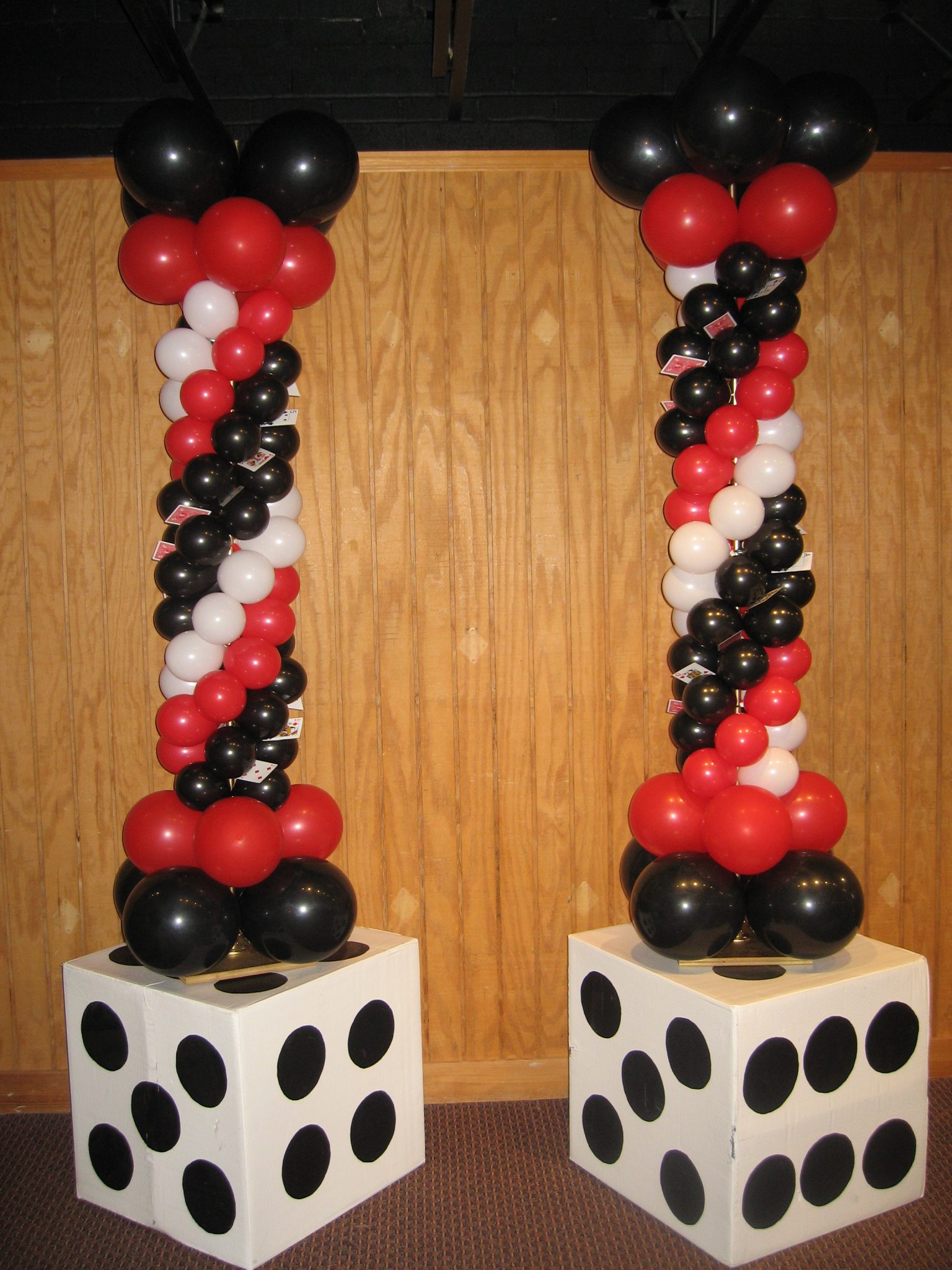 Setting dice for a 5 and 9 Setting dice for a 5 and 9
